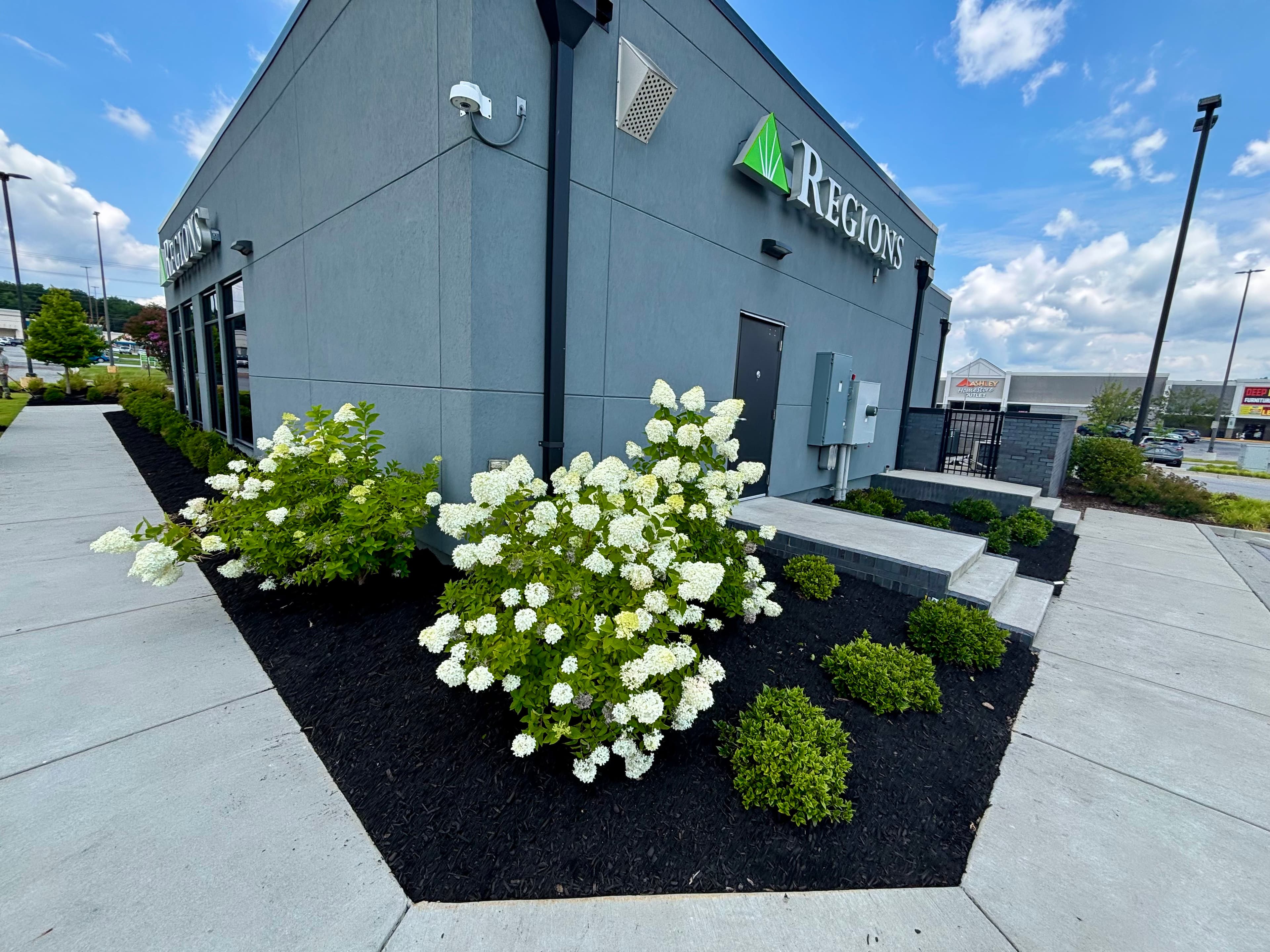 Project 100+ Yards of Fresh Mulch Across 10 Regions Bank Locations in Chattanooga image