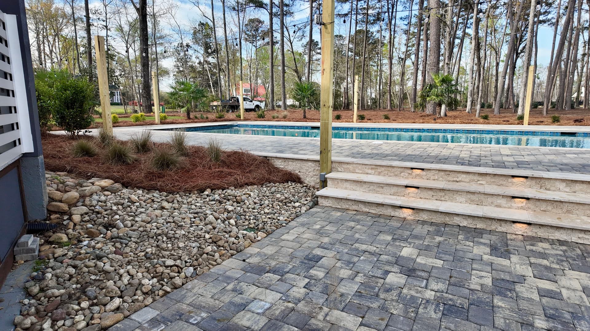 Gallery photos for Elevating Poolside Spaces with Lush Landscapes: Image #3