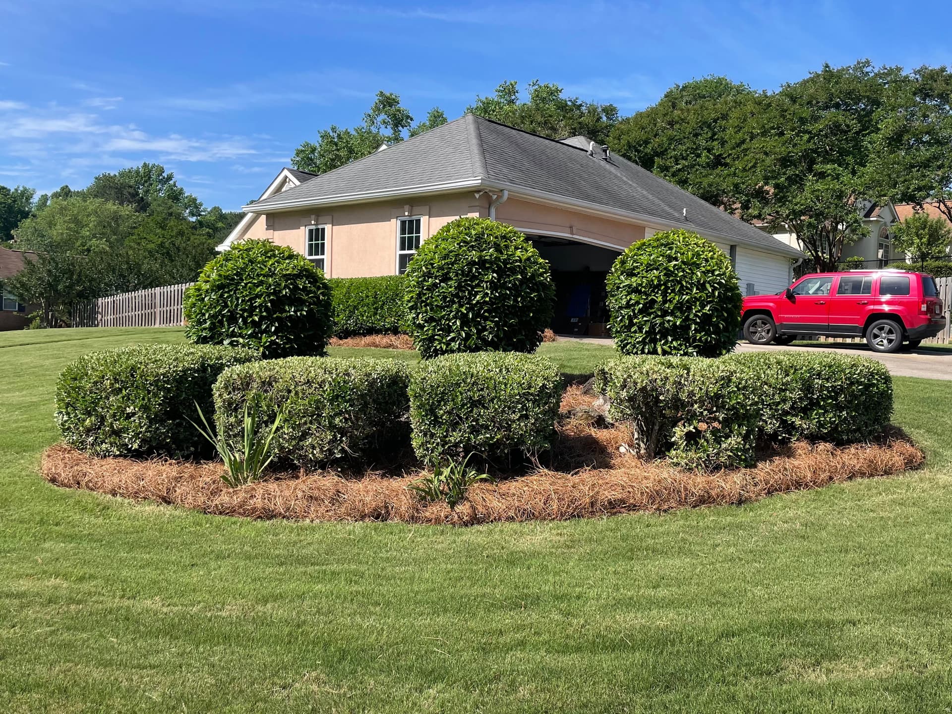 Gallery photos for Garden Elegance with Fresh Mulch and River Rock: Image #2