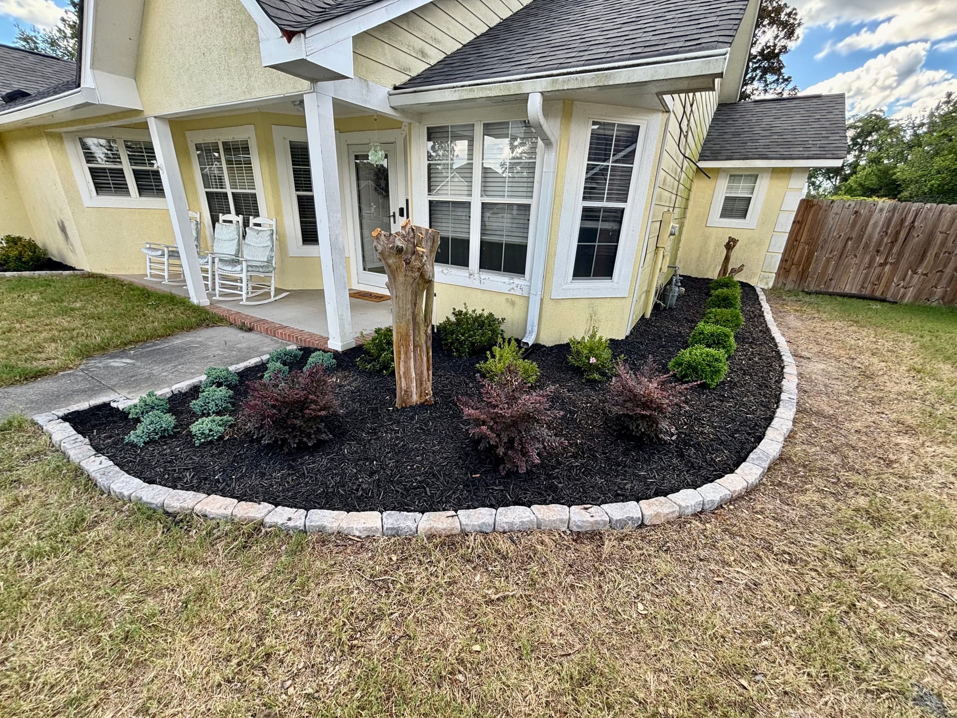 Gallery photos for Garden Elegance with Fresh Mulch and River Rock: Image #1